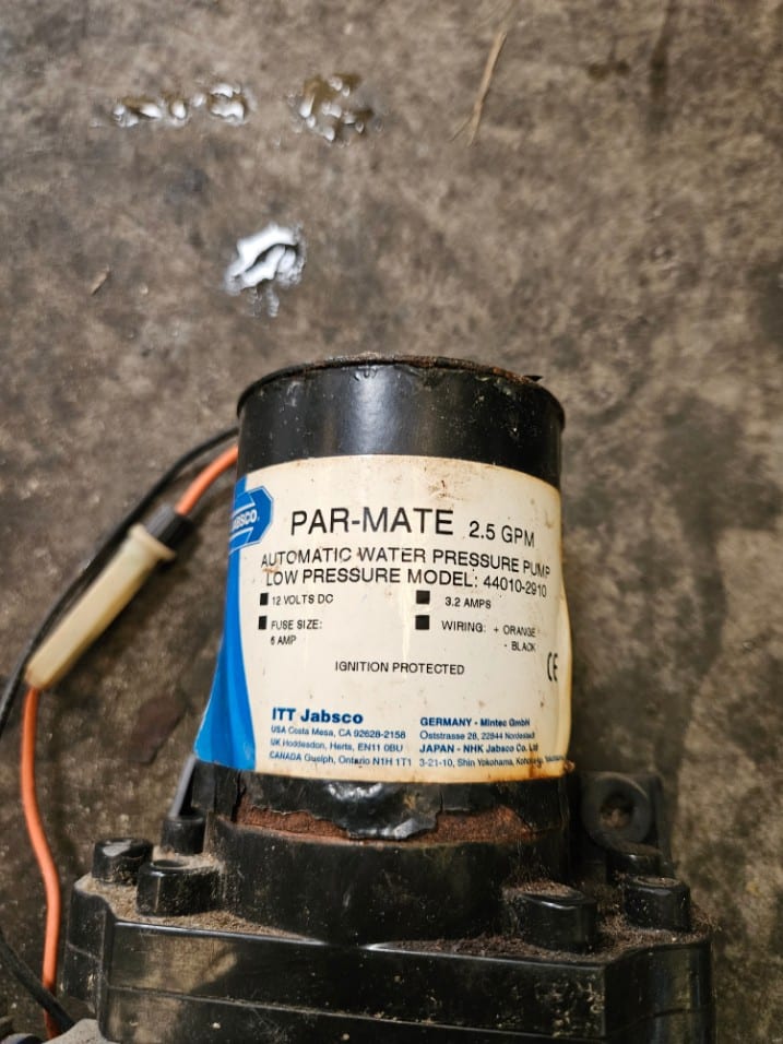 Pompe à eau automatique Jabsco Par-Mate 2.5 GPM 