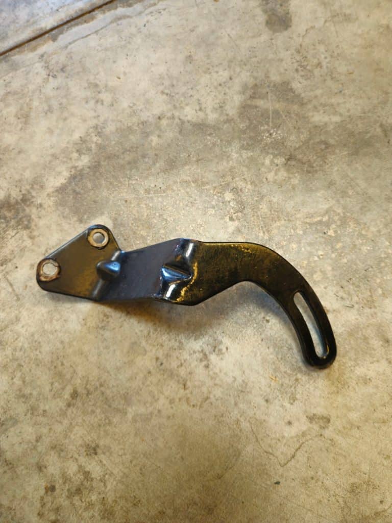 Patte d'alternateur V6 mercruiser GM