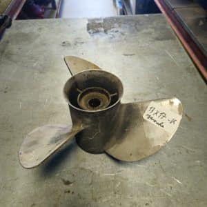 Hélice 13x17 Inox Yamaha 15 Cannelures