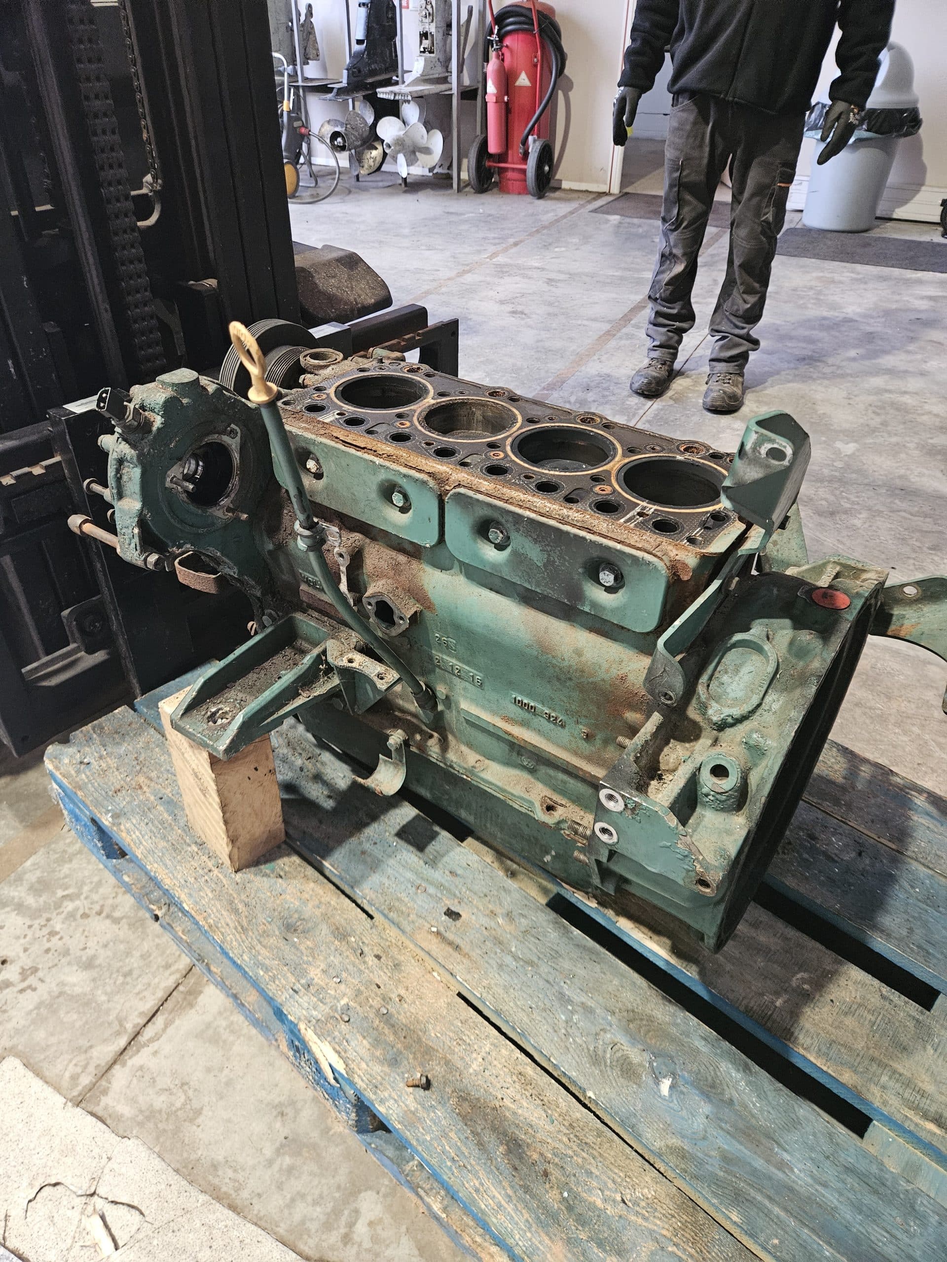 Bloc moteur embiellé KAD32P Volvo Penta