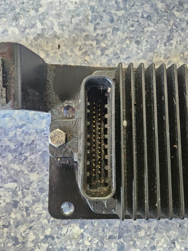 Boitier electronique non identifie mercruiser ou volvo