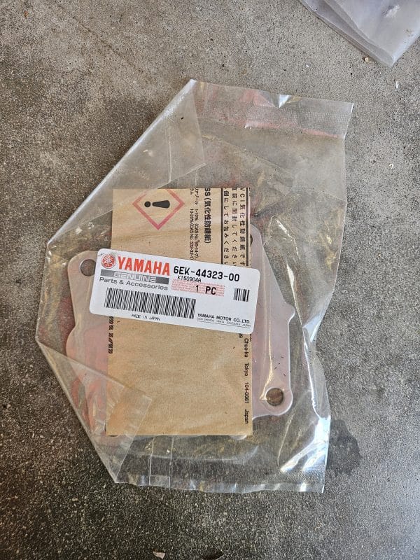 Plaque extérieure de pompe à eau Yamaha 6EK-44323-00