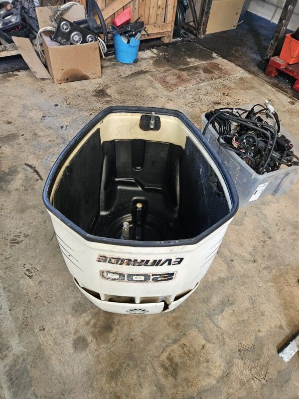 Capot ficht ram Evinrude 200cv