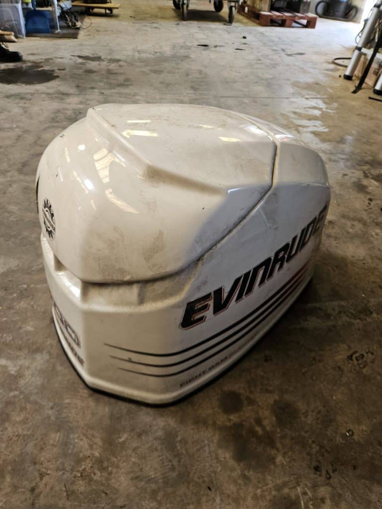 Capot ficht ram Evinrude 200cv