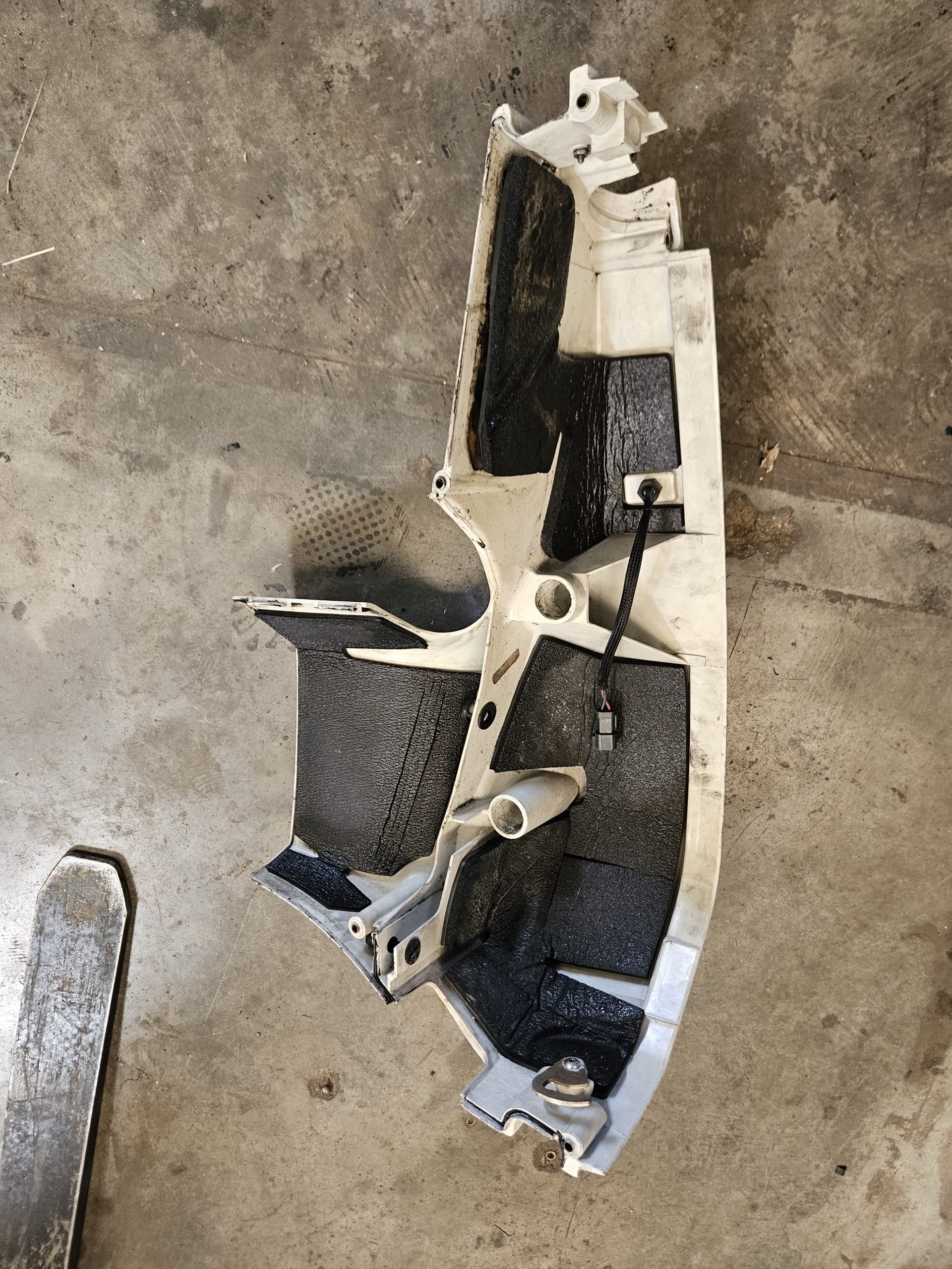 Carter lateral droite ficht ram Evinrude 200cv