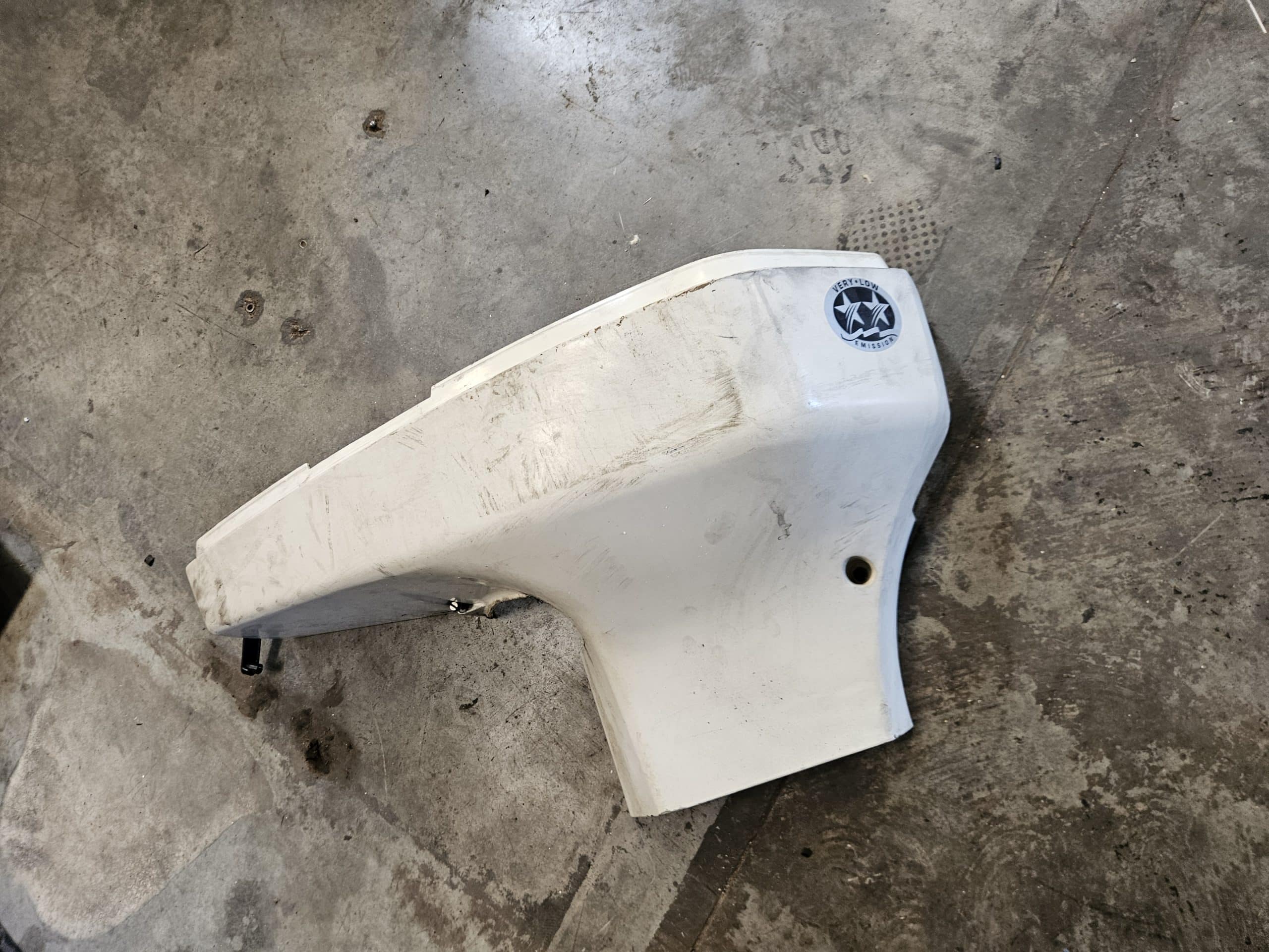 Carter lateral gauche ficht ram Evinrude 200cv