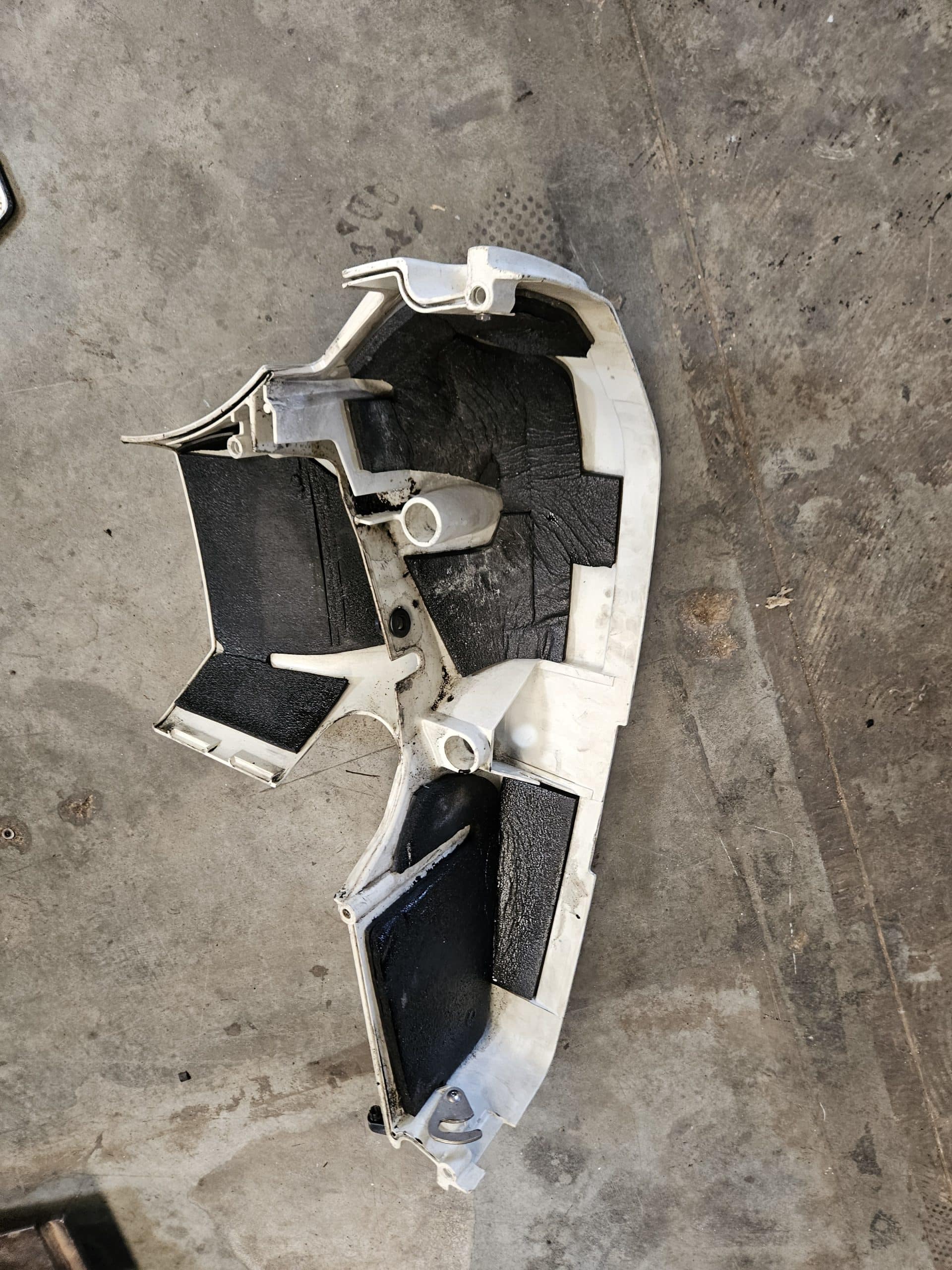 Carter lateral gauche ficht ram Evinrude 200cv