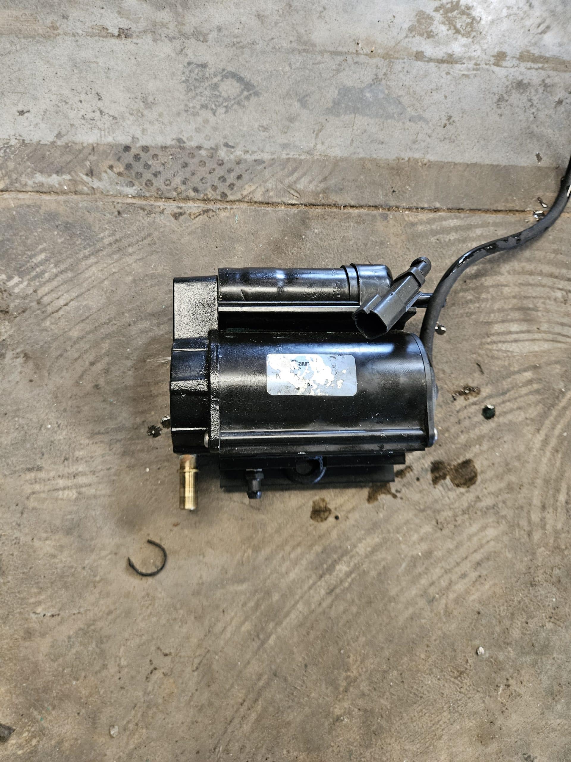 Pompe essence ficht ram Evinrude 200cv