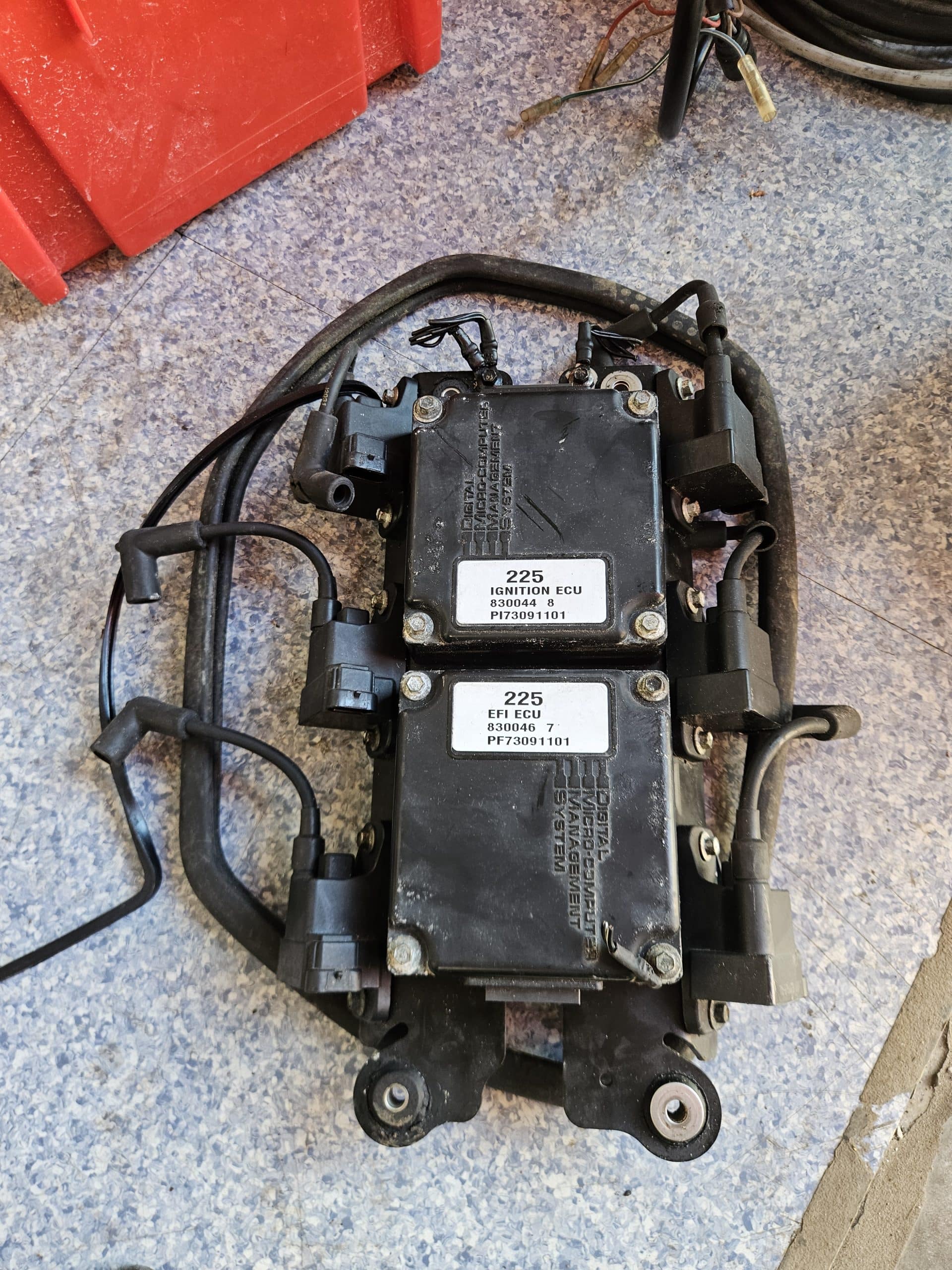 Boitier électronique ECU Mercury EFI 225 complet