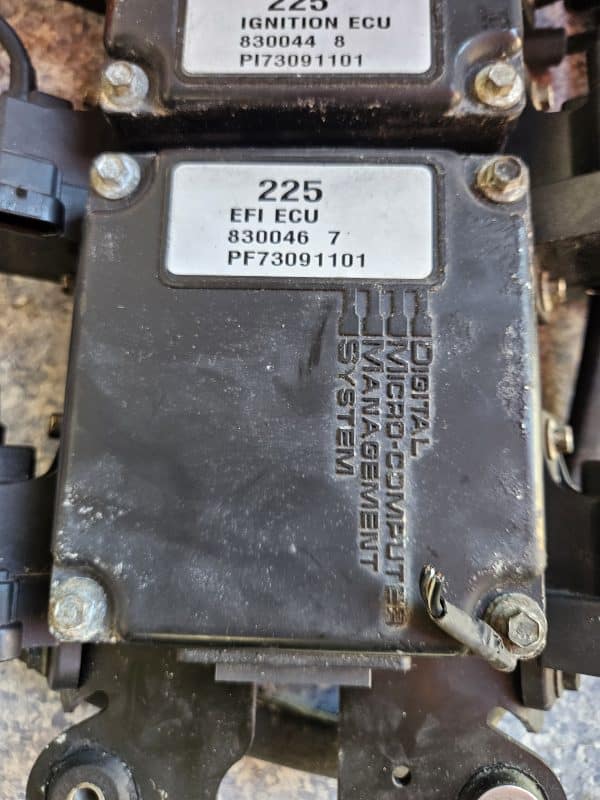 Boitier électronique ECU Mercury EFI 225 complet