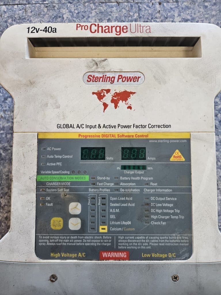 Chargeur de quai 12V 40A Sterling Power d’occasion