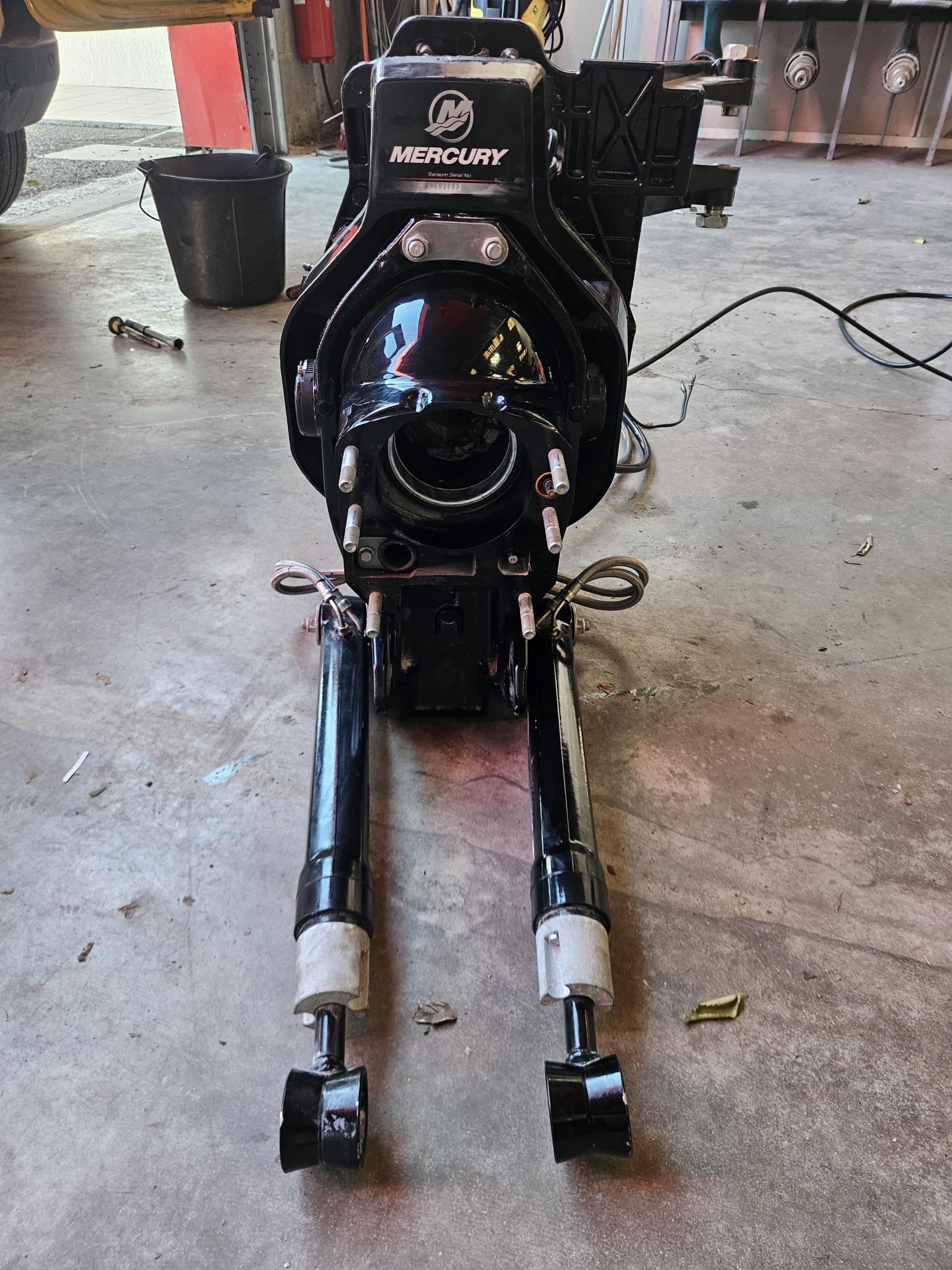 Platine Mercruiser Bravo complète avec vérin neuf