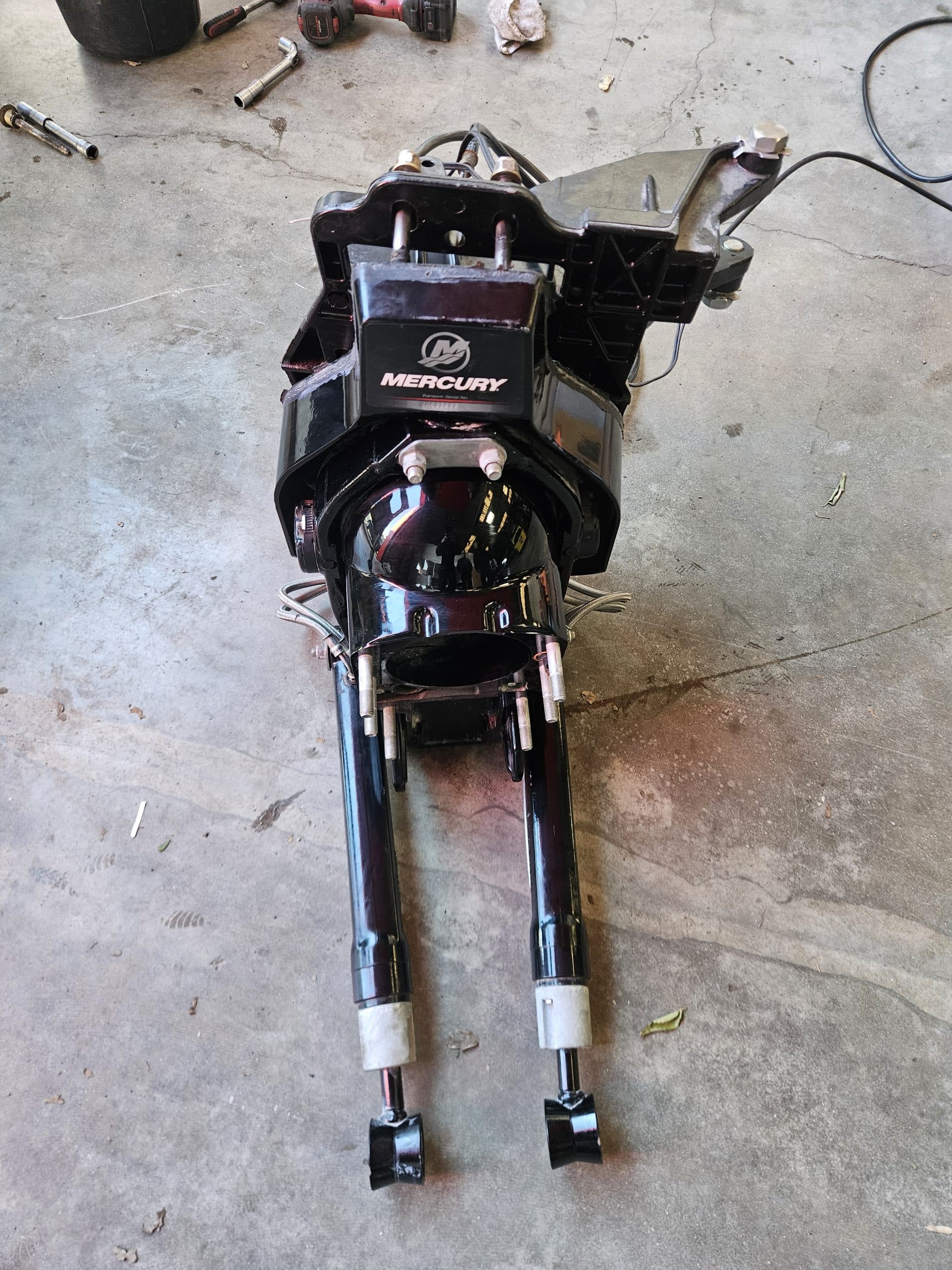 Platine Mercruiser Bravo complète avec vérin neuf