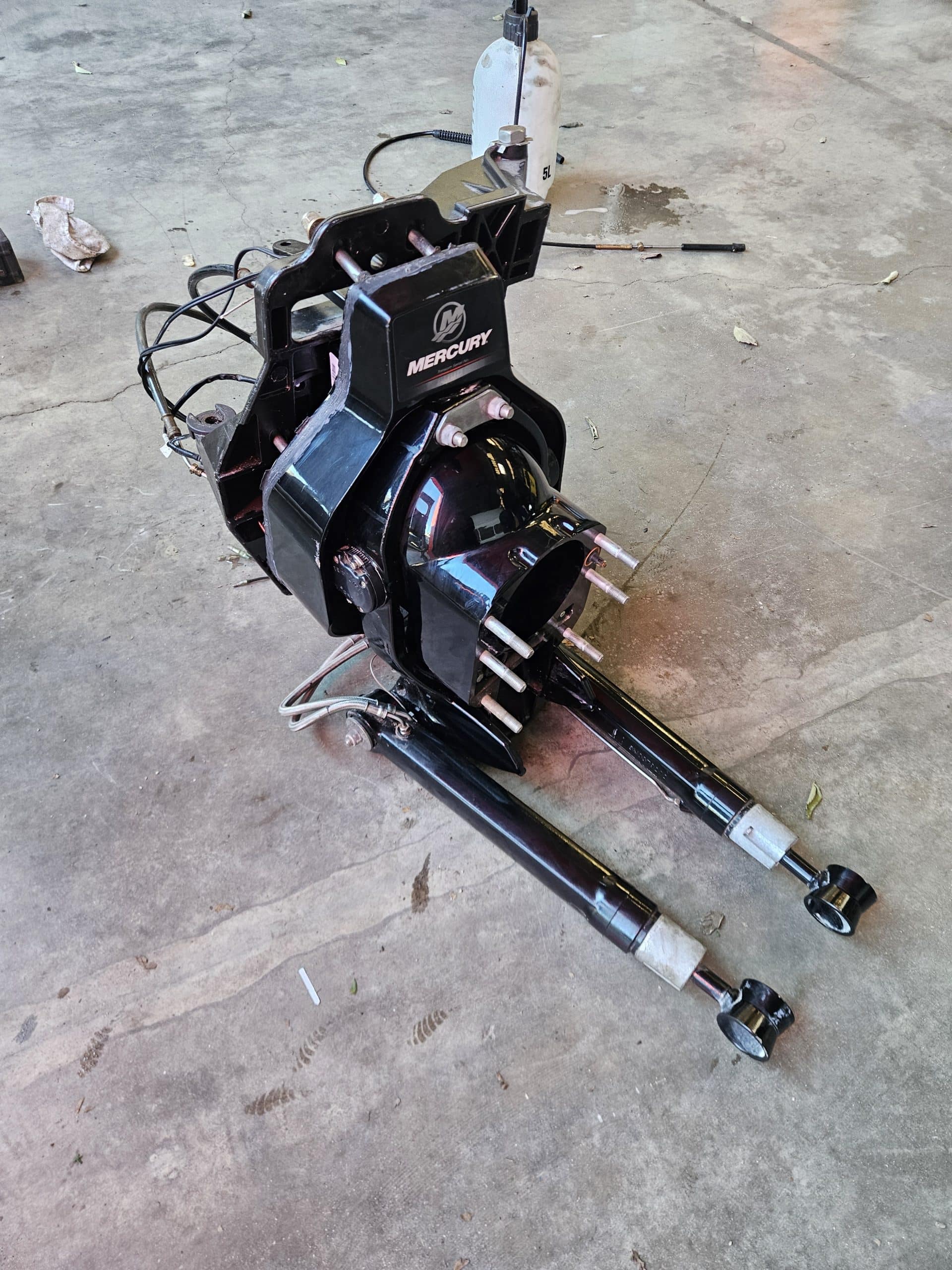 Platine Mercruiser Bravo complète avec vérin neuf