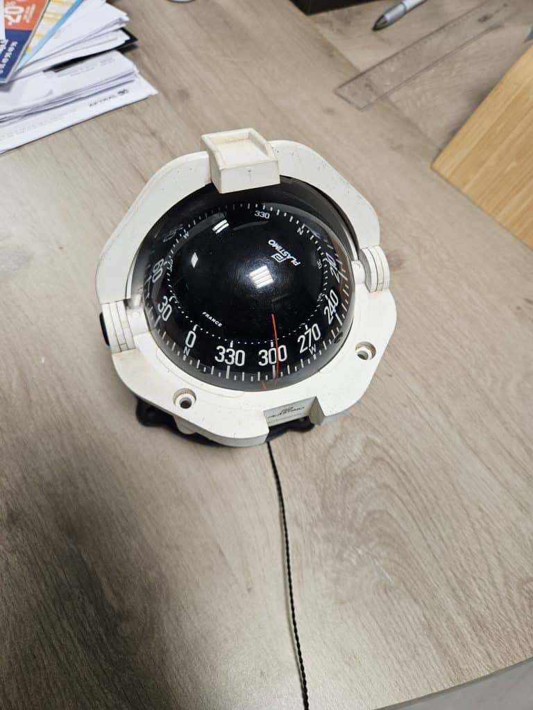 Compas Plastimo Offshore 105 d’occasion bateau