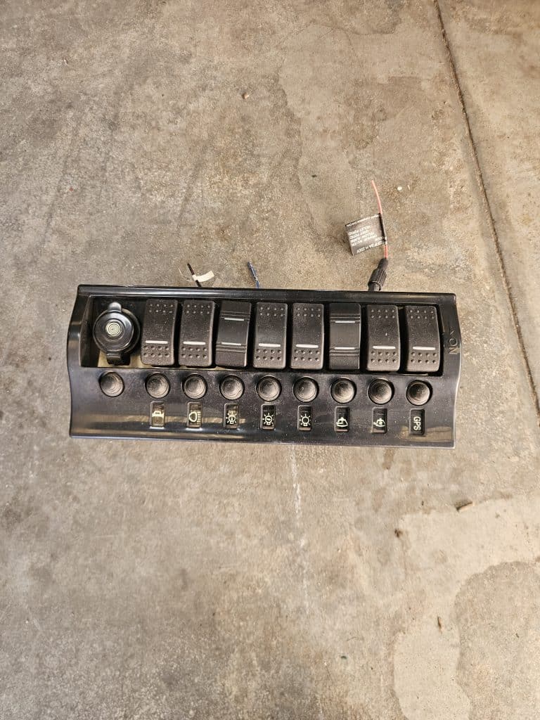 Tableau 8 interrupteurs marins avec prise 12V