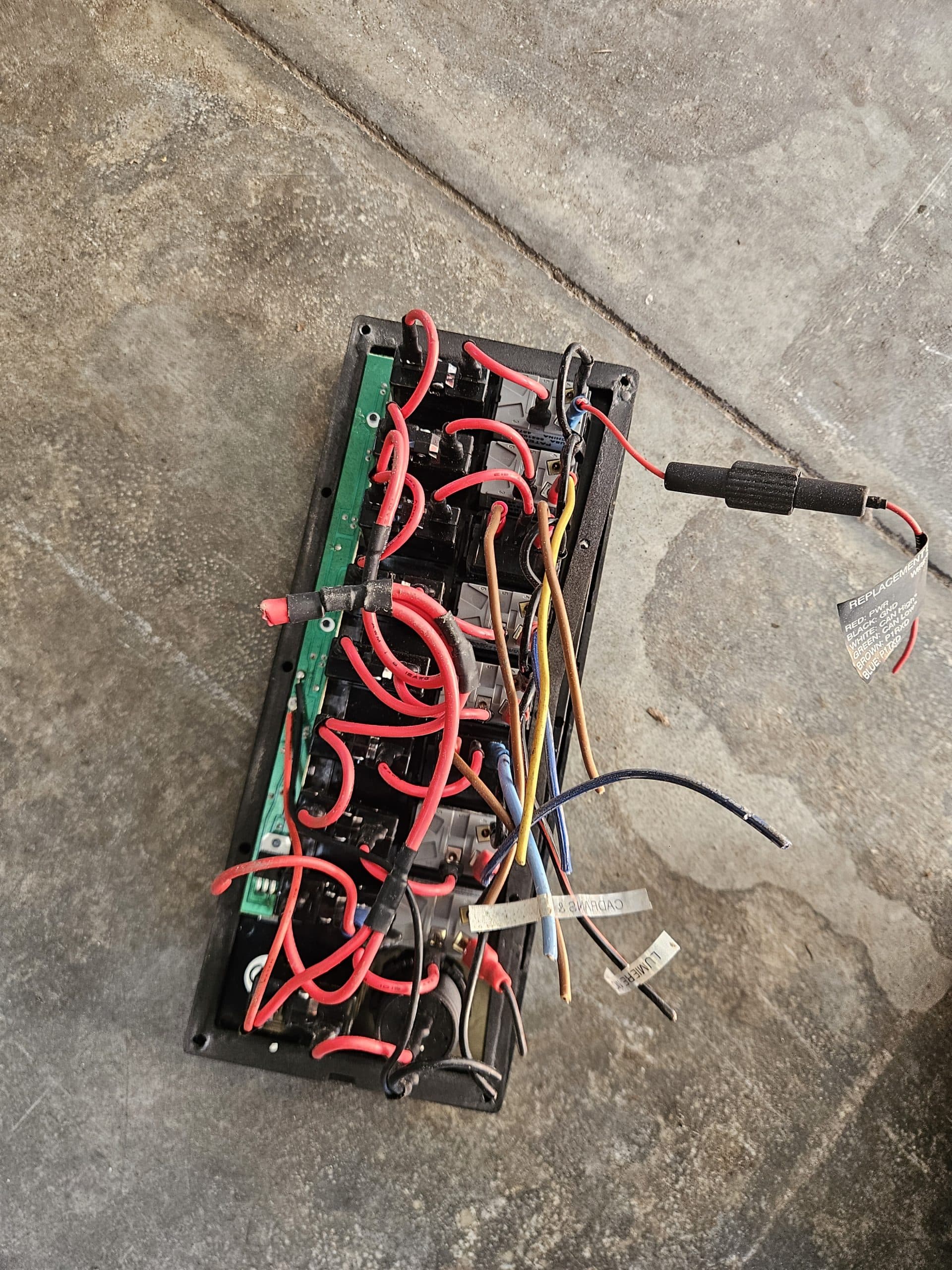 Tableau 8 interrupteurs marins avec prise 12V