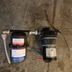 Pompe à eau Flojet 93397551 12V + accumulateur