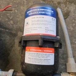 Pompe à eau Flojet 93397551 12V + accumulateur