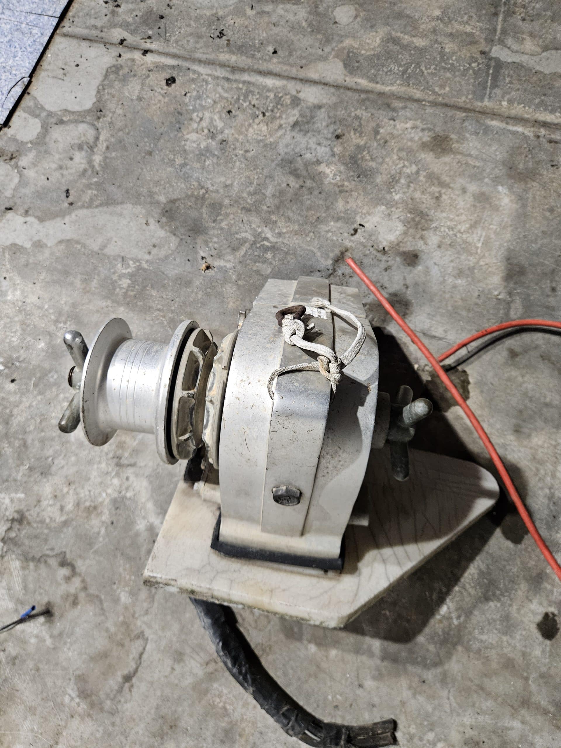 Guindeau Lofrans Cayman 1000W 12V horizontal