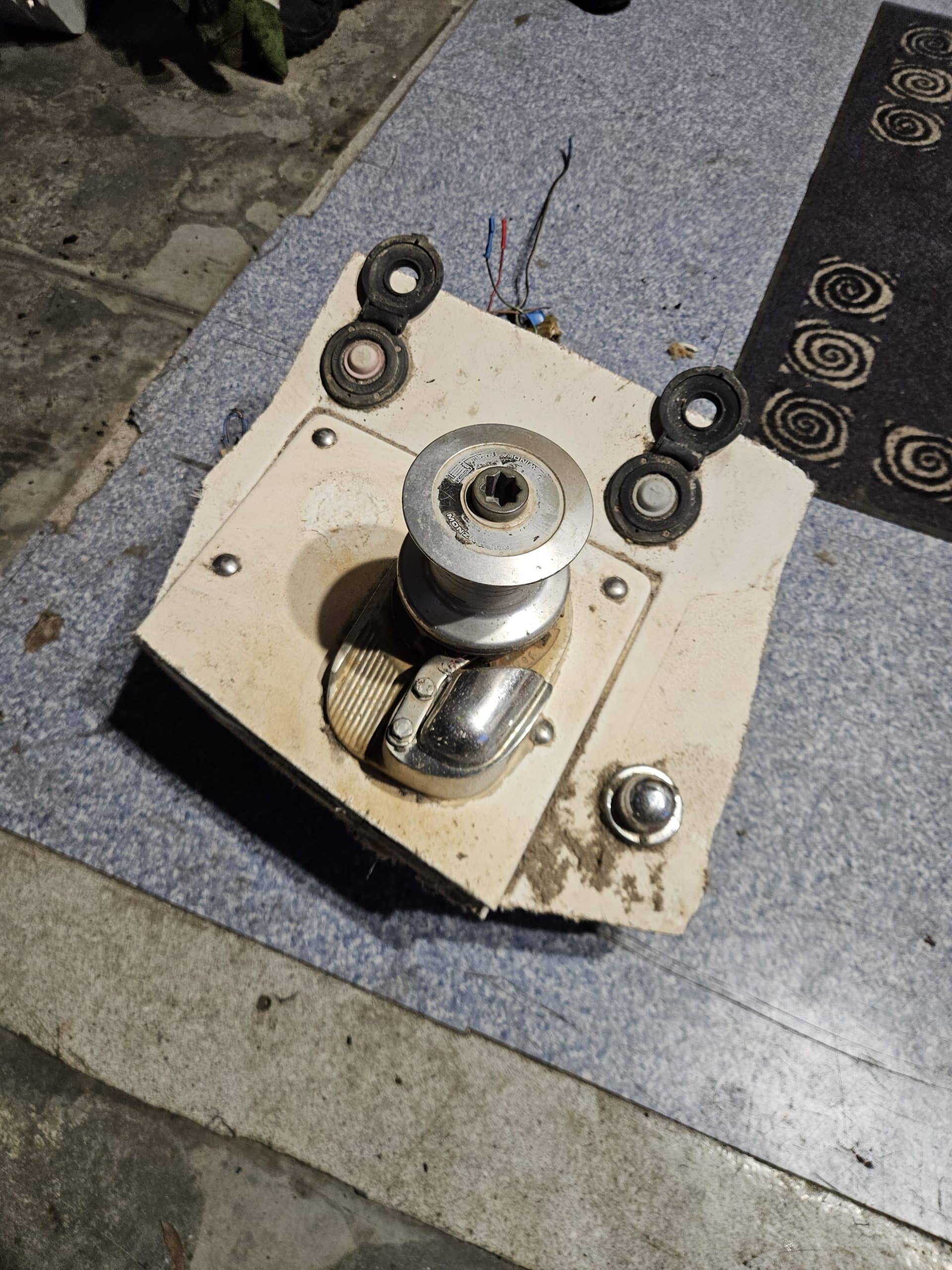 Guindeau Lofrans Monza 1000W 12V vertical