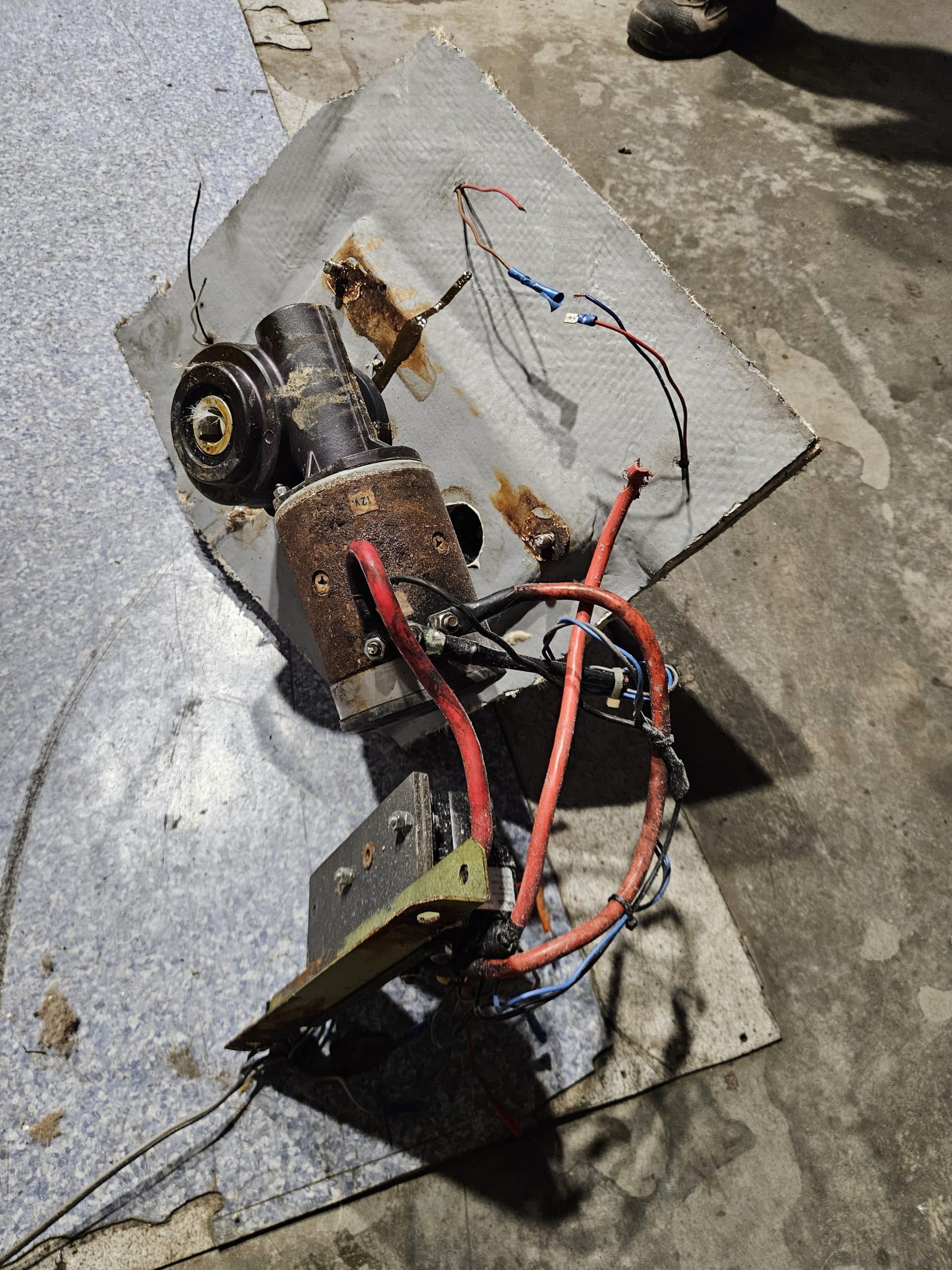 Guindeau Lofrans Monza 1000W 12V vertical