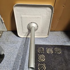 Table bateau plastique 58x58 cm avec pieds alu