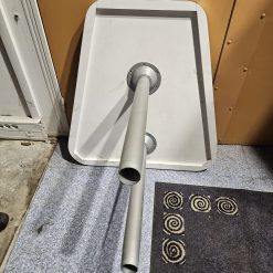 Table triangulaire de bateau avec deux pieds alu