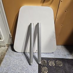 Table triangulaire de bateau avec deux pieds alu