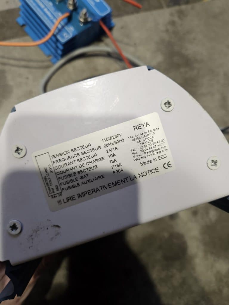 Chargeur 12V 10A Dolphin avec redresseur Victron