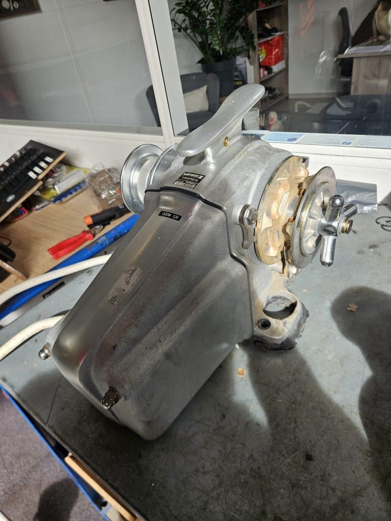 Guindeau Lofrans Tigres 1500W 12V chaîne 10 mm