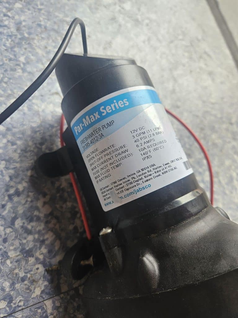 Pompe à eau 12V Jabsco Par-Max 40 PSI occasion