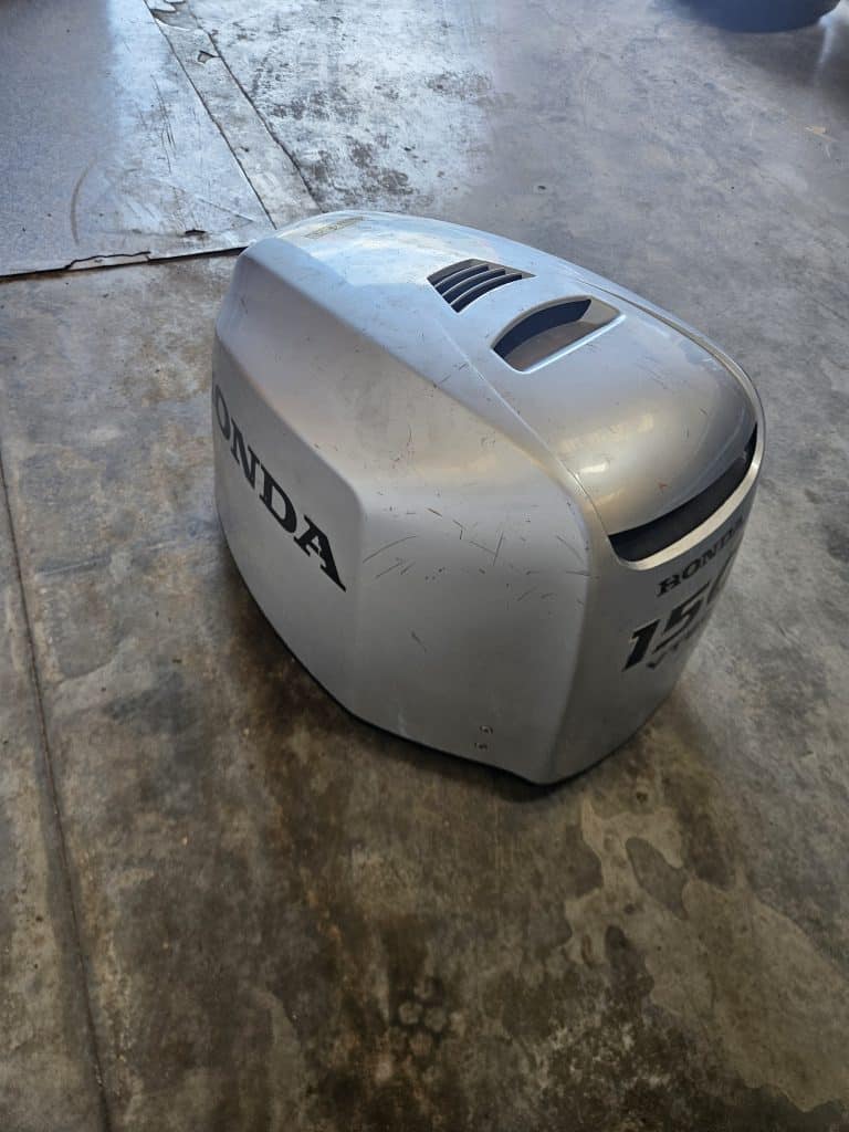 Capot moteur Honda 150 cv hors-bord d’occasion