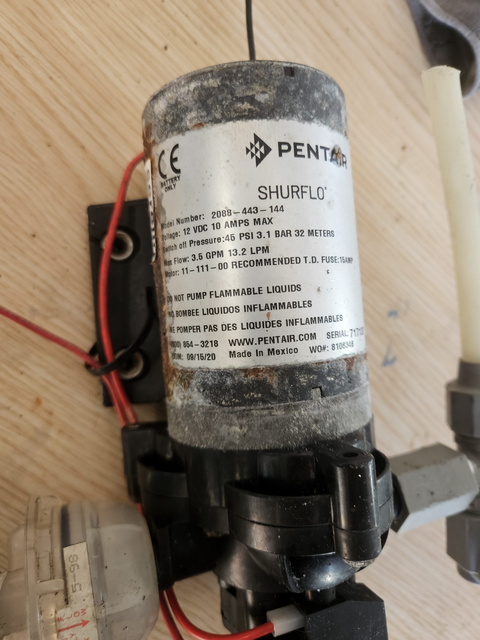 Pompe eau de douche 12V Pentair 45 PSI 10A