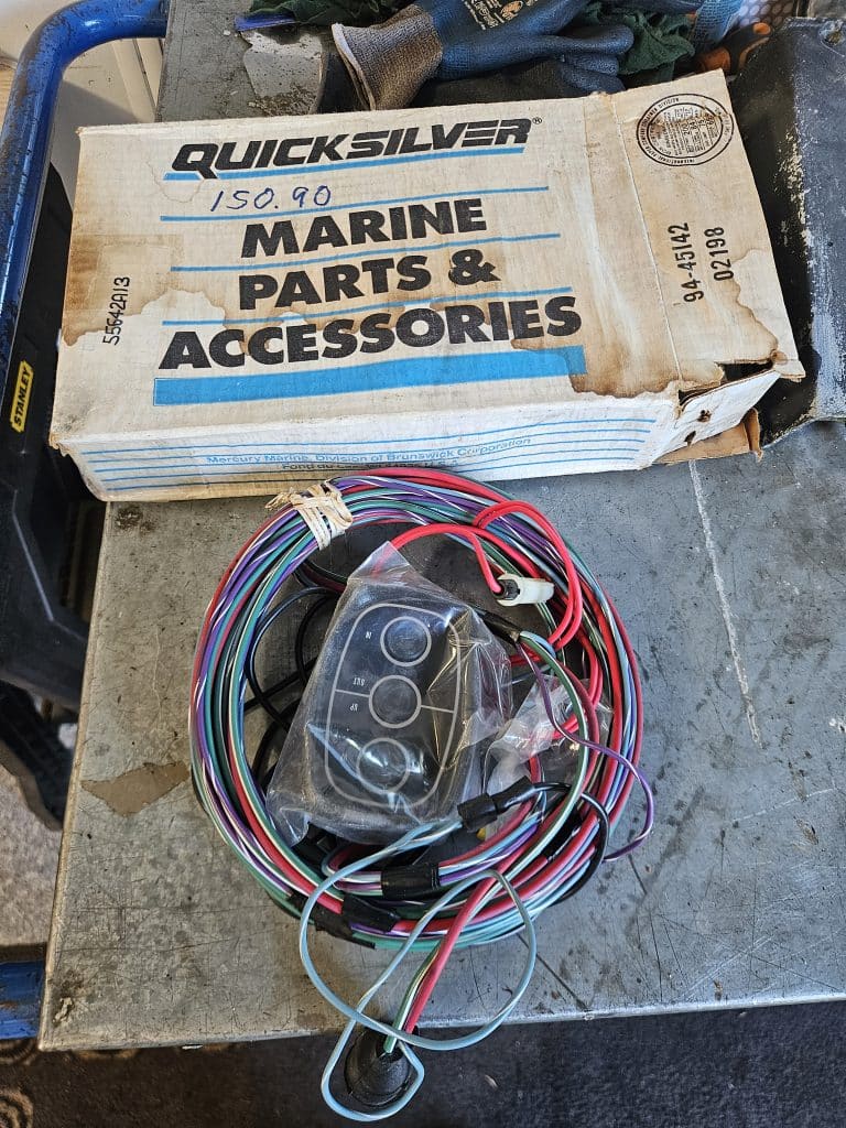 Bouton Mercruiser 55641 vintage 3 push