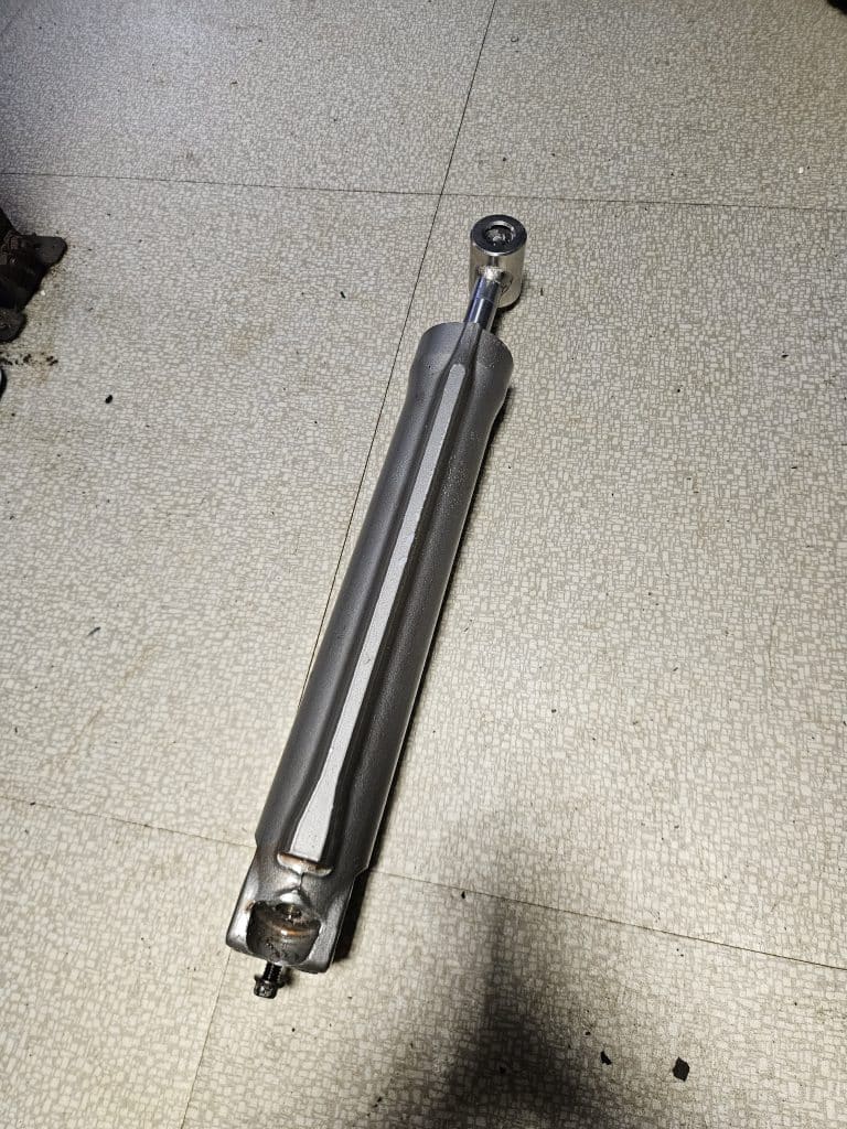 Vérin de trim bâbord Volvo Penta d'occasion