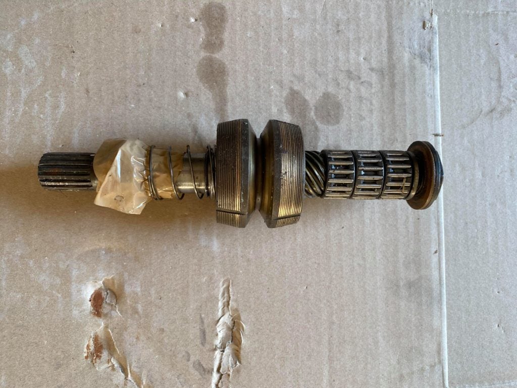 Arbre haut d'embase 897385 Volvo Penta pièce détachée