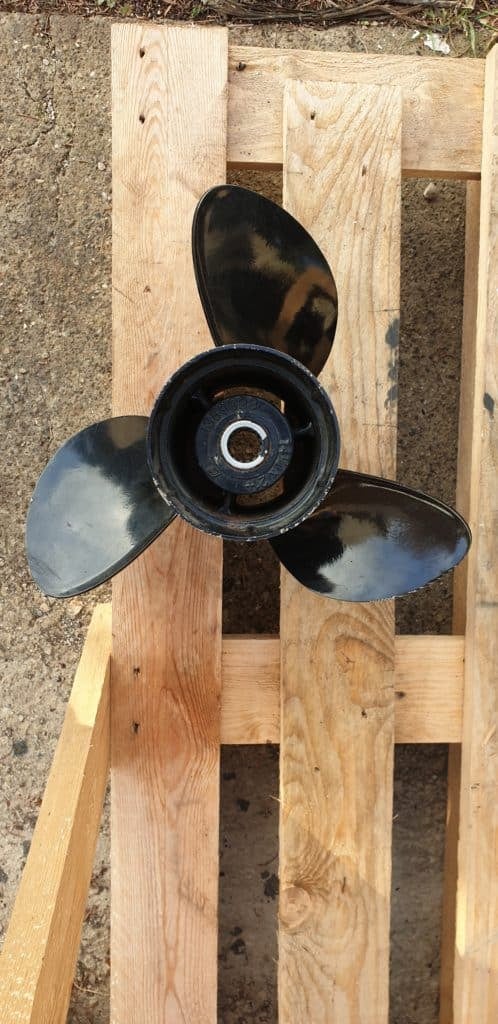Hélice 389923 OMC 14 1/4 x 21