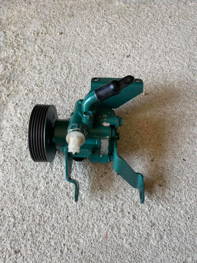 Pompe de direction D3, D4 et D6 Volvo Penta + Poulie