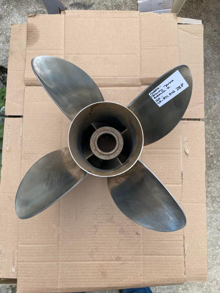 Hélice Bravo I 48-831916 Mercury marine 28P