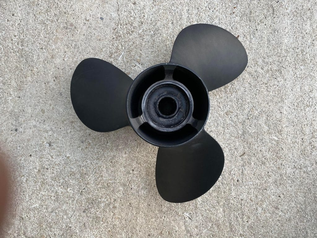 Hélice 14 ¼ x 21 droite Yamaha