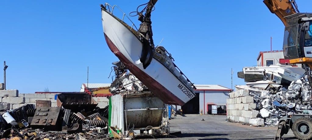 Destruição e remoção de barcos