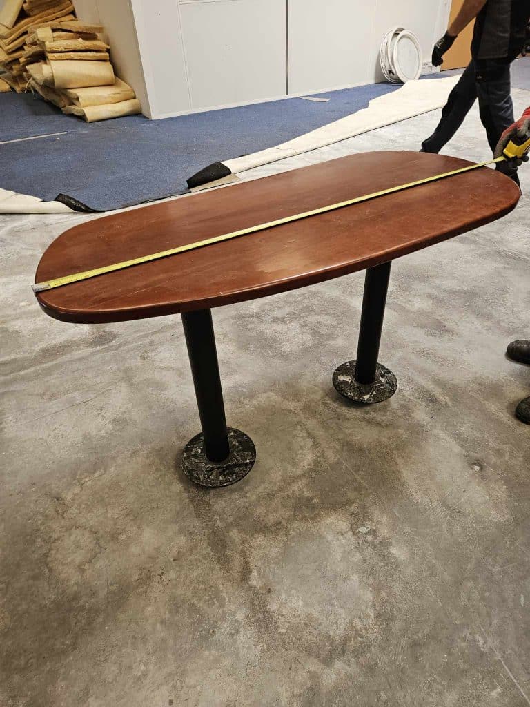 Table 126 x 56cm