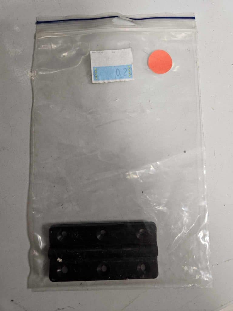 Charnière plastique noire 30x60mm 