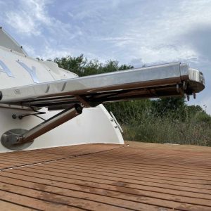 Alternative view of Passerelle hydraulique Cruiser Yacht