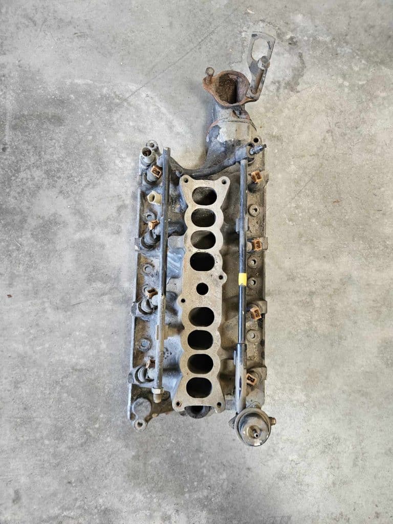 Pipe admission FORD V8 pour pièce