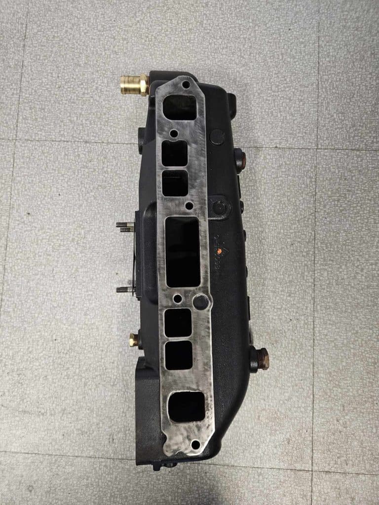 Collecteur d'échappement Mercruiser 3L 4 cylindres