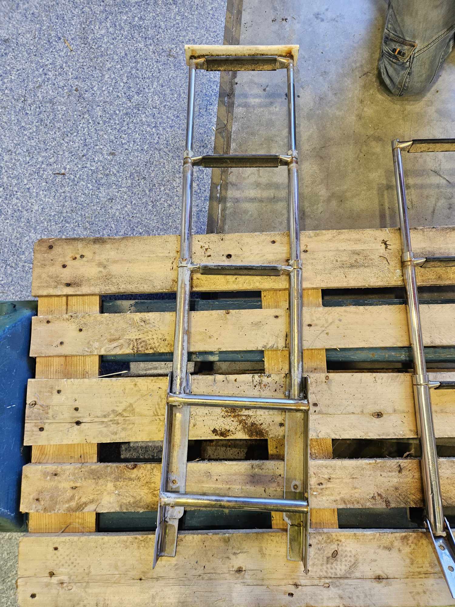 Uitschuifbare roestvrijstalen ladder met 3 treden