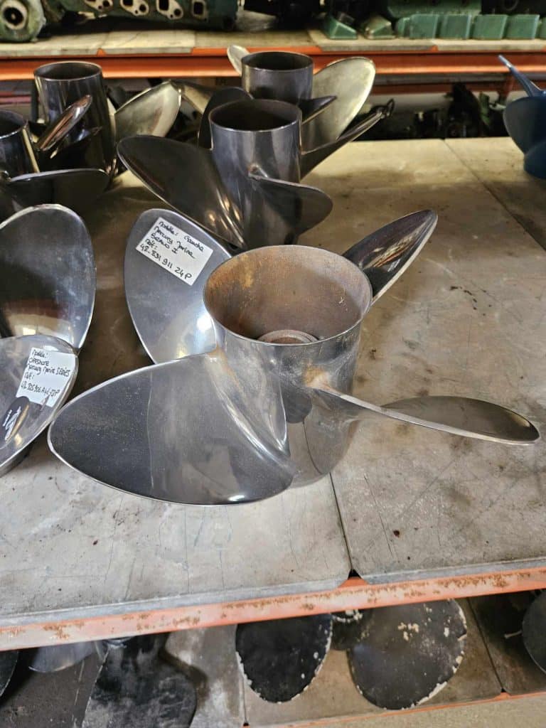 Hélice Bravo I 48-831911 24P Mercury Marine 