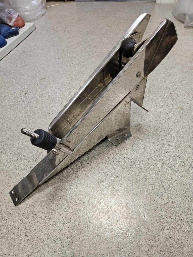 Davier d’étrave basculant inox